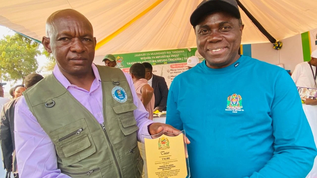 “Tulikuwa na teknolojia ya kuku wa asili aina ya Horasi  ni miongoni mwa teknolojia tulizomuonesha Mhe. Rais ambaye alikuwa mgeni rasmi katika maadhimisho ya sikukuu ya wakulima duniani ‘Nanenane’ amesema Prof. Komba.