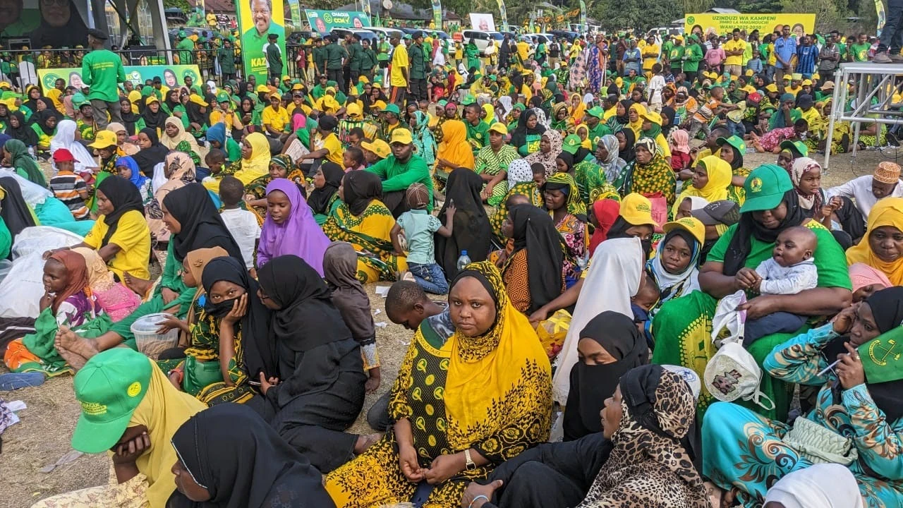 Watoto wakiwa sehemu ya washiriki wa mikutano ya kampeni ni jambo linalopingwa na wataalamu