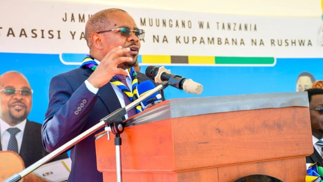 Waziri wa Nchi Ofisi ya Rais Menejimenti ya Utumishi na Utawala Bora Ridhiwani Kikwete akizungumza wakati wa uzinduzi wa jengo la TAKUKURU Chalinze
