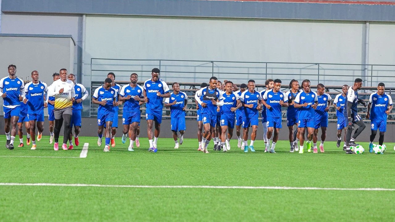 Kikosi cha Simba kikiwa mazoezini.