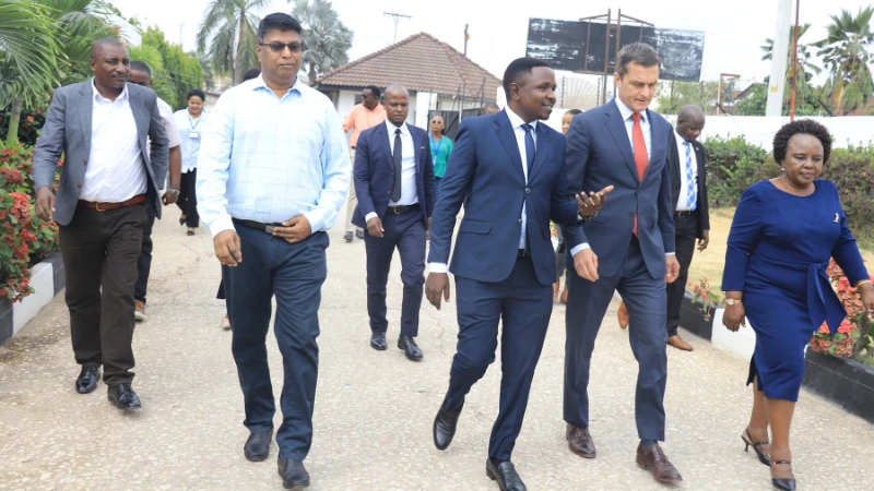 The acting US Ambassador to Tanzania, Andrew Lentz (2nd-R), has a quick word with Jackson Paulo, Deputy General Manager of The Guardian Ltd (TGL) – publishers of daily newspapers – when the envoy toured IPP Media outlets in Dar es Salaam yesterday. 