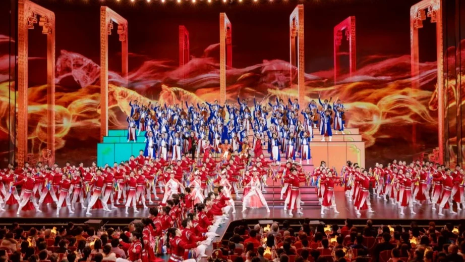 Xi Story: Celebrating Spring Festival with the people