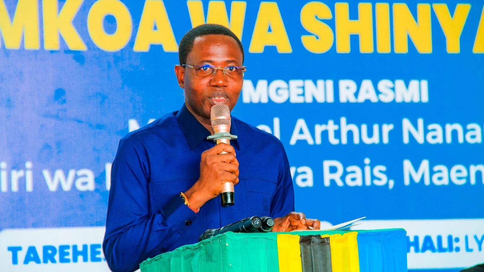 Waziri wa Nchi, ofisi ya Rais, Maendeleo ya Vijana Joel Nanauka akizungumza wakati wa kuzindua jukwaa la vijana mkoani Shinyanga