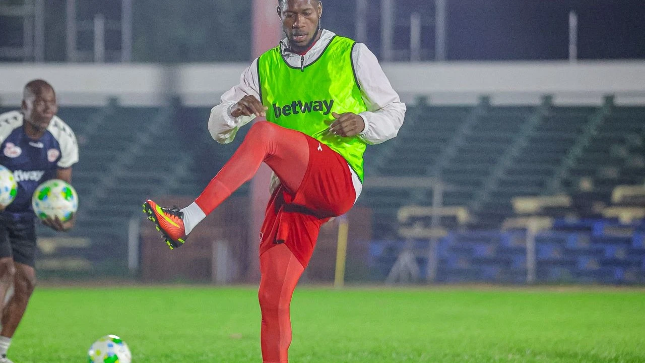 Simba SC players during a training session in Dodoma ahead of their Mainland Premier League clash against Dodoma Jiji FC at Jamhuri Stadium.