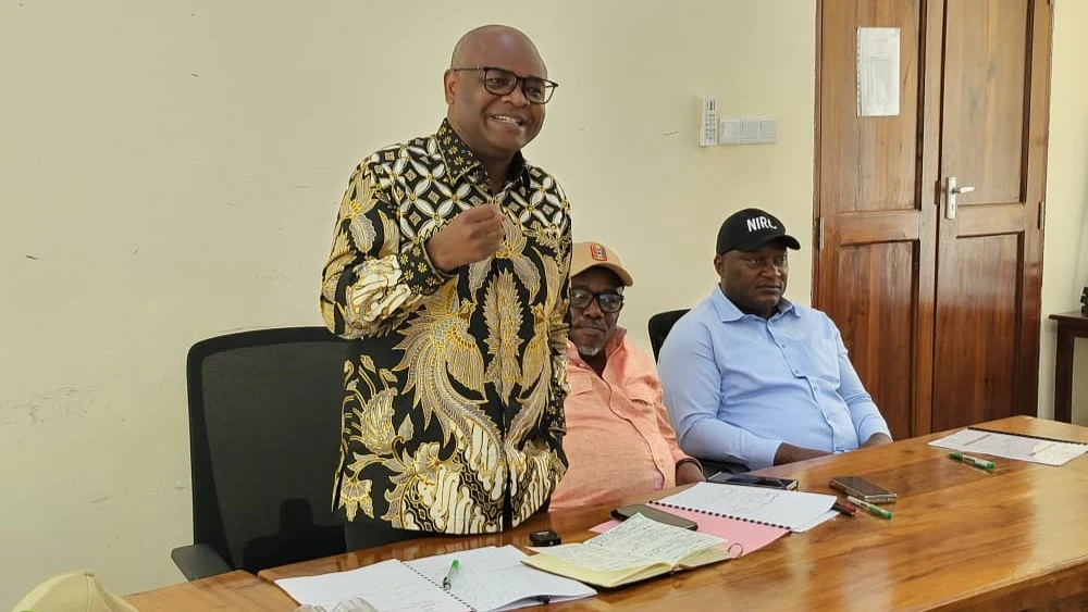 Govt orders industries to enhance white sugar production to reduce imports 